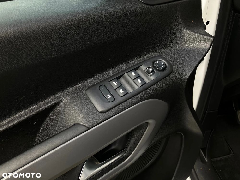 Toyota Proace City Verso 1.2 Turbo L1 Team Deutschland - 35