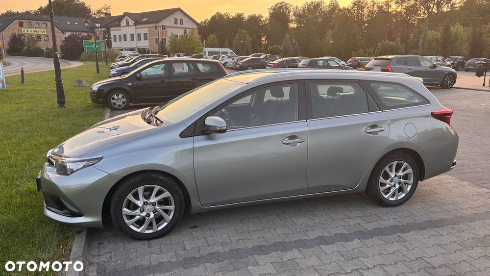 Toyota Auris 1.4 D-4D Comfort - 4