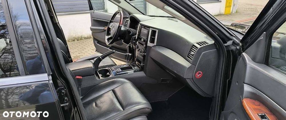 Jeep Grand Cherokee - 31