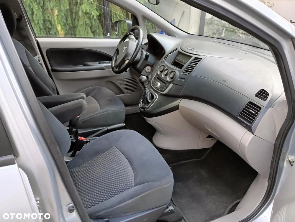 Mitsubishi Grandis 2.0 DI-D 6-Sitzer Intense - 15