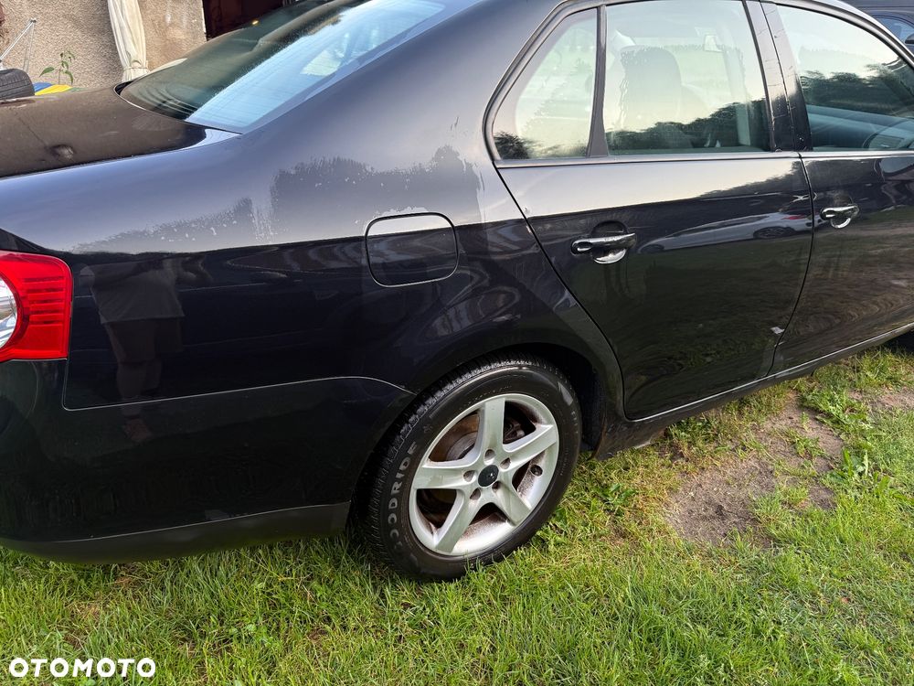 Volkswagen Jetta 1.6 Comfortline - 6