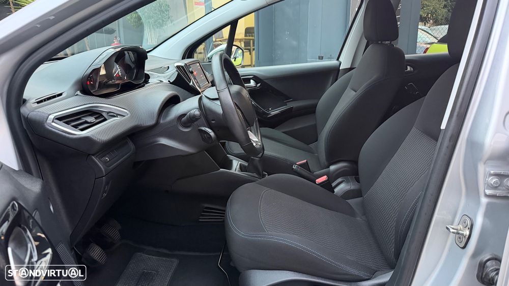 Peugeot 208 1.2 PureTech Style - 6