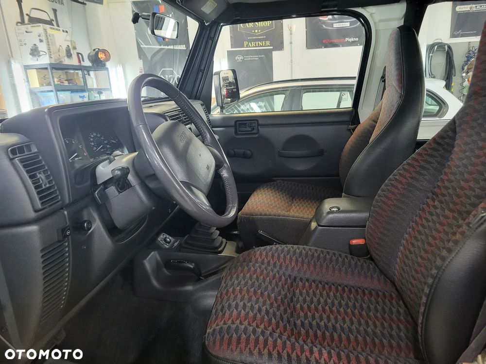 Jeep Wrangler - 5