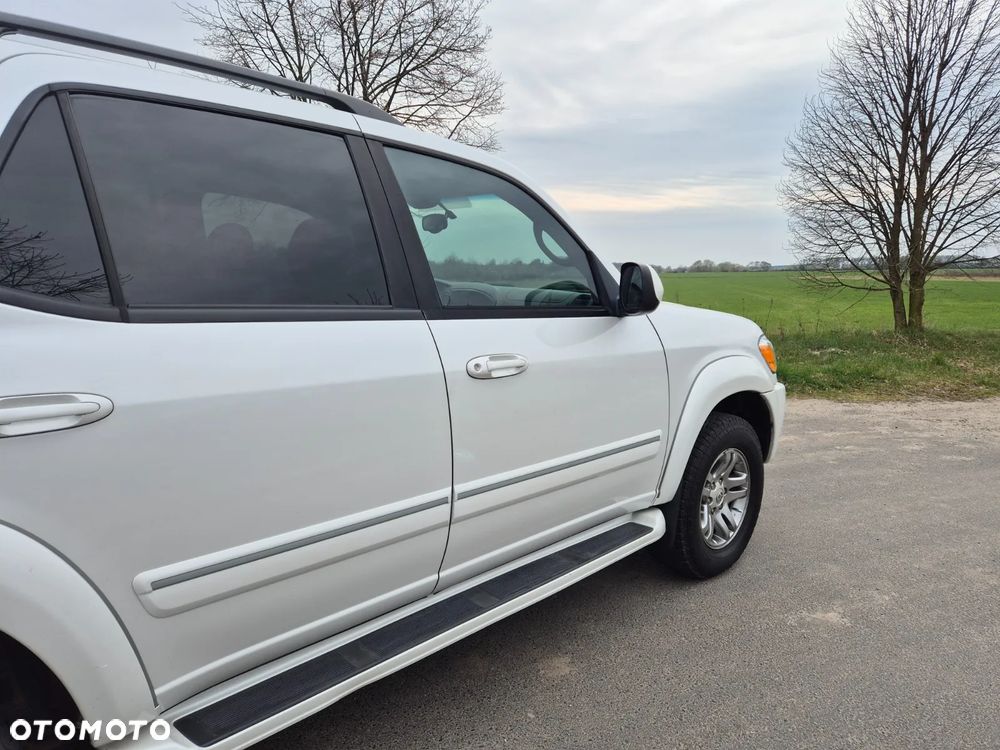 Toyota Sequoia - 28