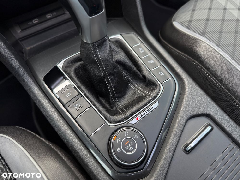 Volkswagen Tiguan 2.0 TDI SCR 4MotION DSG R-Line - 23