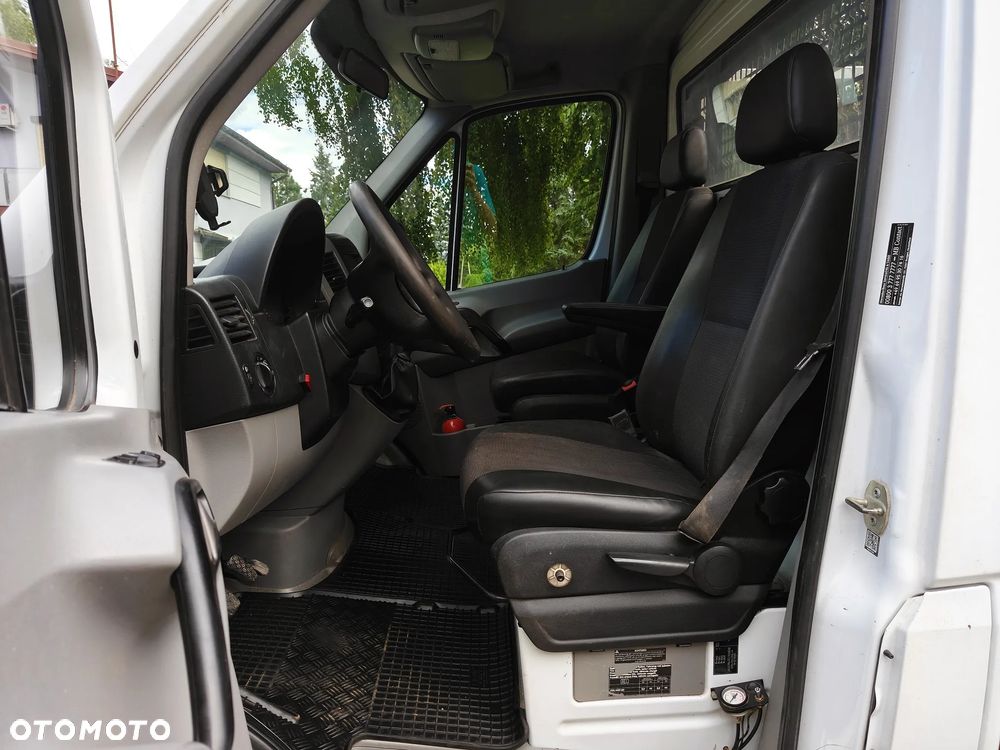 Mercedes-Benz Sprinter - 12