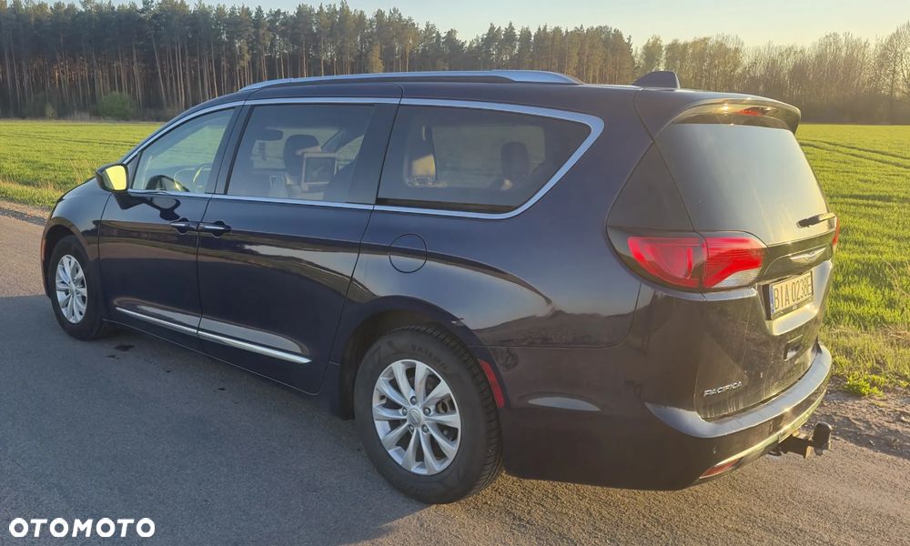 Chrysler Pacifica - 4