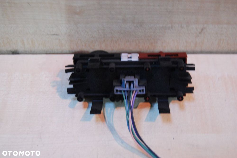 PRZEŁĄCZNIK AWARYJNYCH 8200107808 MEGANE II ORI - 4