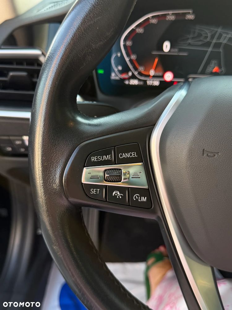 BMW Seria 3 318d mHEV - 37