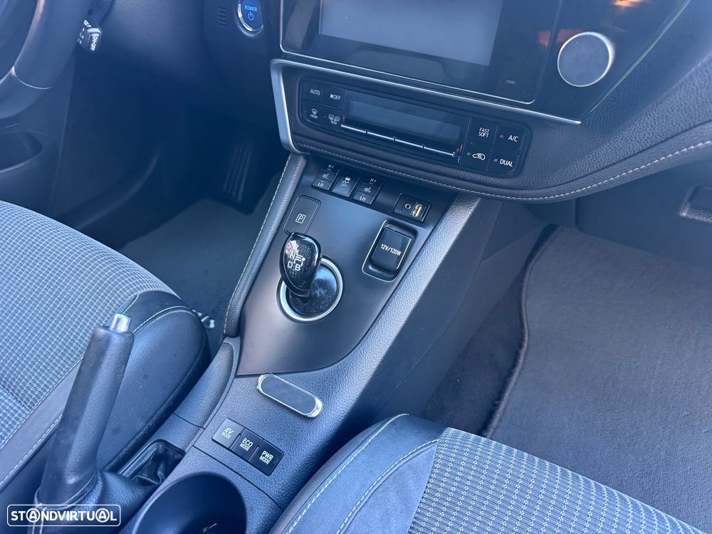 Toyota Auris Touring Sports 1.8 HSD Exclusive +Sky+Navi - 12