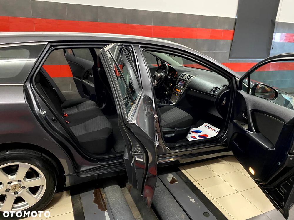 Toyota Avensis Touring Sports 1.8 Executive - 20