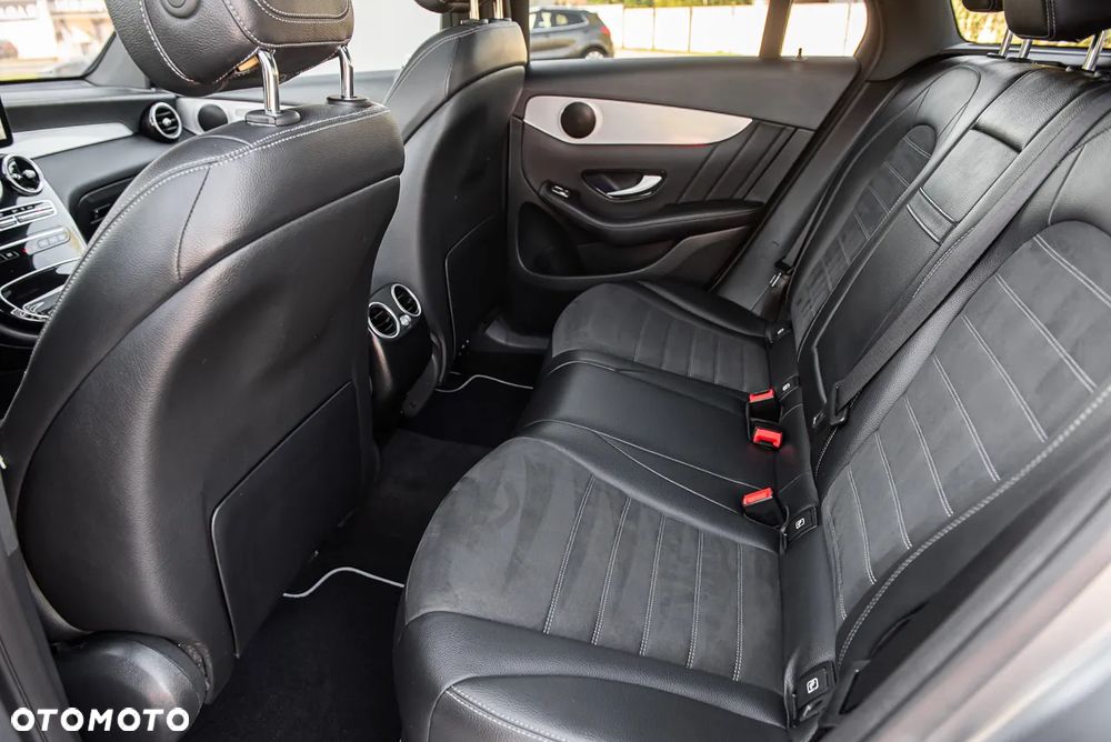 Mercedes-Benz GLC 300 de 4Matic 9G-TRONIC AMG Line - 32