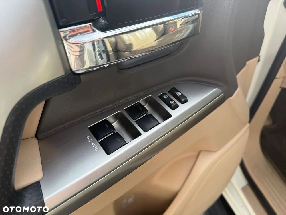 Toyota Land Cruiser LC 4.6 V8 Limited 7os - 21