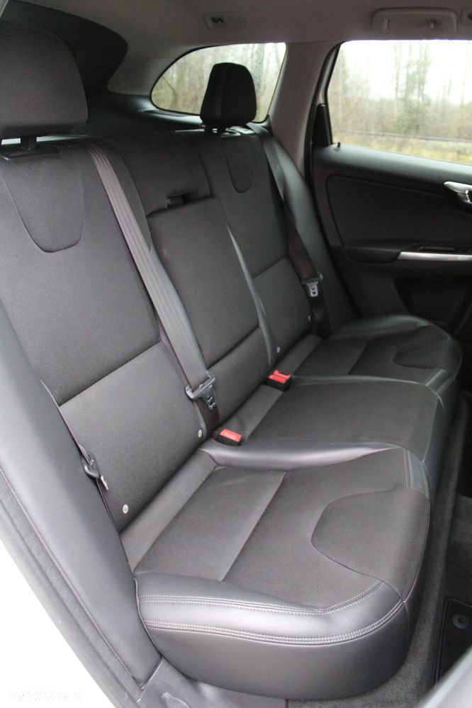 Volvo XC 60 T5 AWD Drive-E Momentum - 17