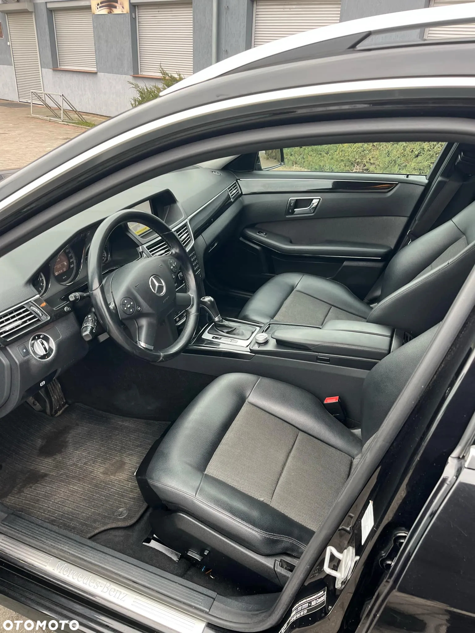 Mercedes-Benz Klasa E 220 T CDI DPF BlueEFFICIENCY Automatik Avantgarde - 15