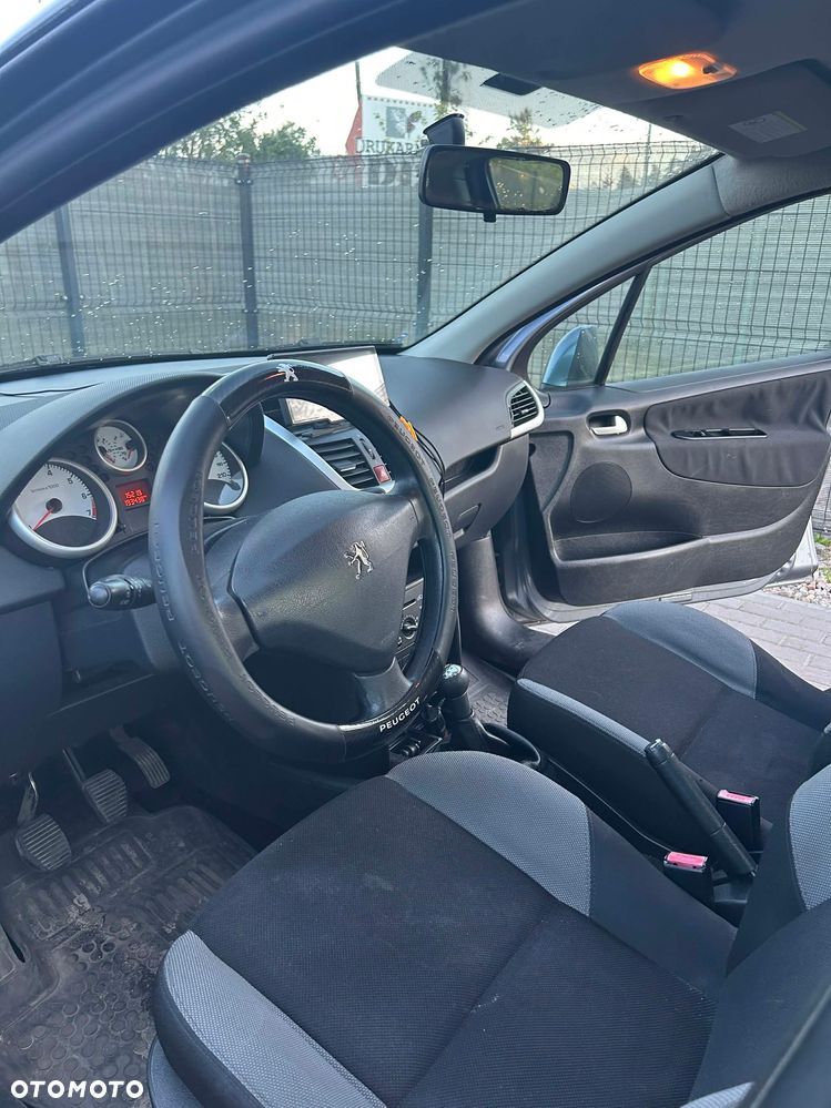 Peugeot 207 1.4 - 7
