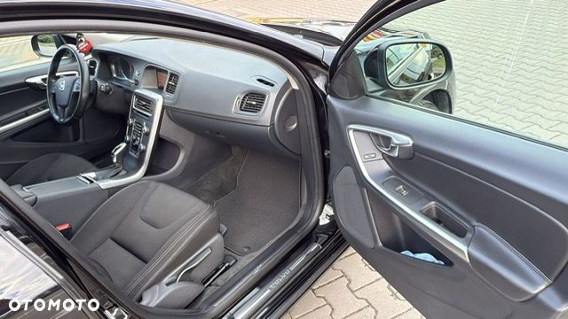 Volvo V60 D3 Geartronic Momentum - 28