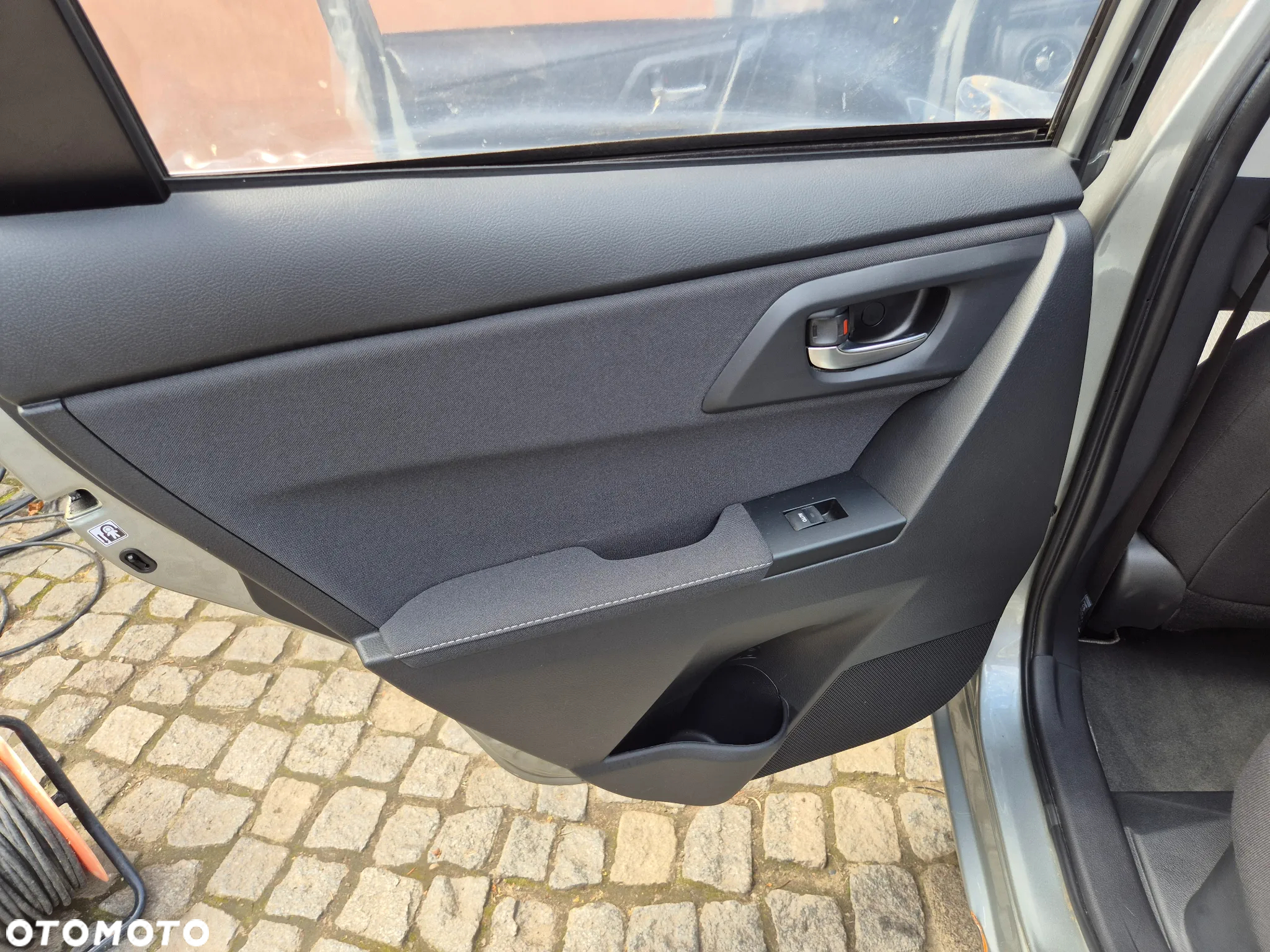 Toyota Auris 1.8 VVT-i Hybrid Automatik Design Edition - 34
