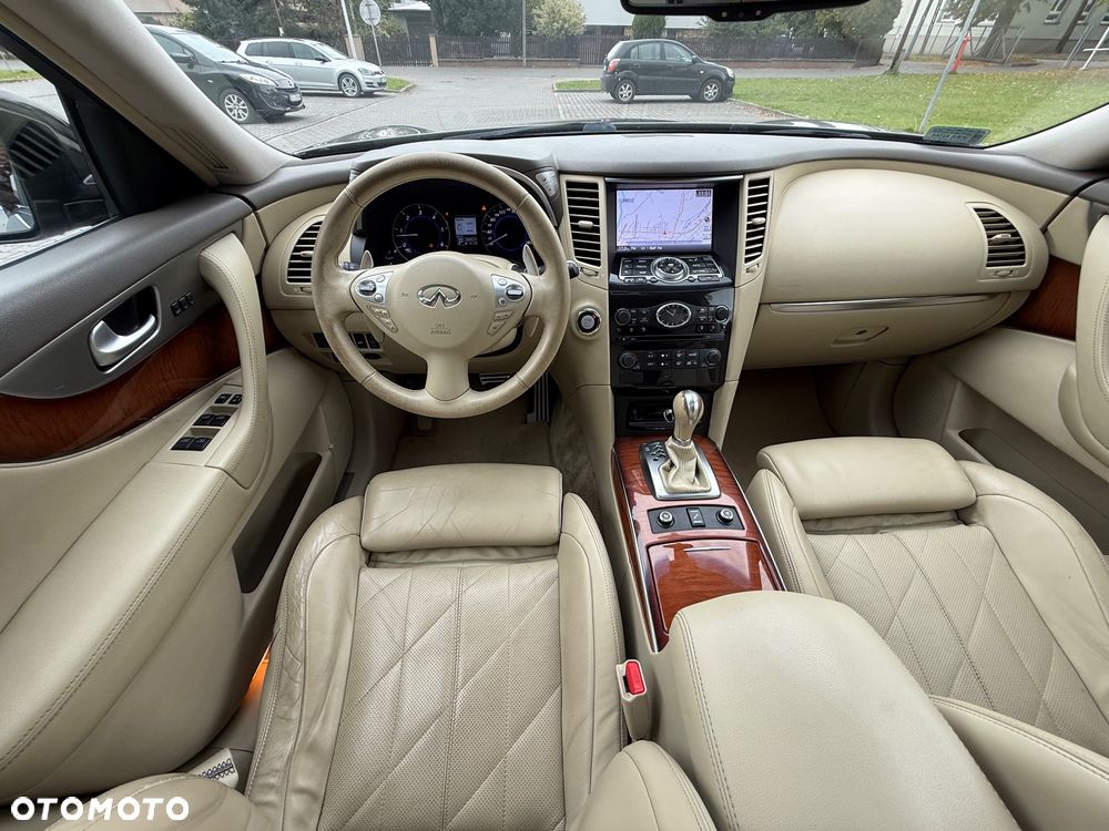Infiniti QX70 - 11