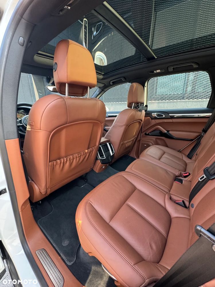Porsche Cayenne Diesel Platinum Edition - 18
