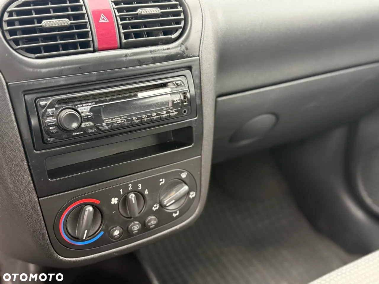 Opel Corsa 1.2 16V Essentia - 29