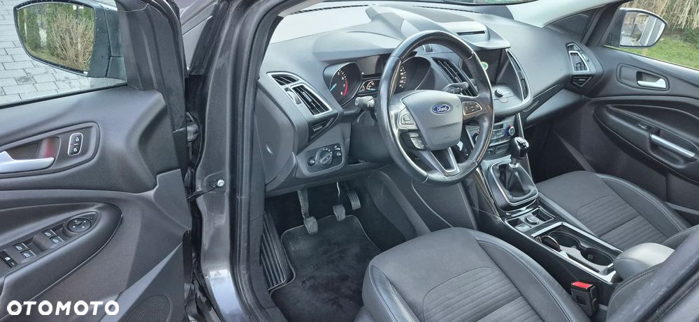 Ford Kuga 1.5 EcoBoost 2x4 Titanium - 19