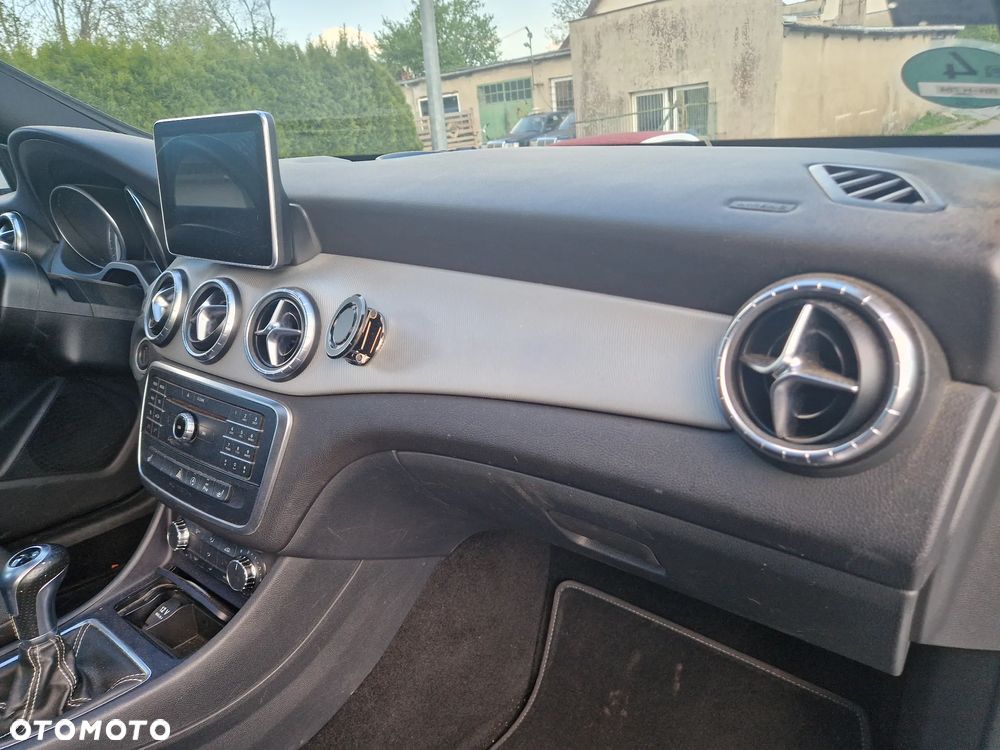 Mercedes-Benz CLA 180 Peak Edition - 7