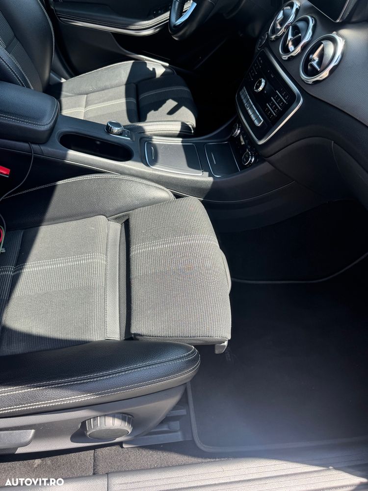 Mercedes-Benz GLA 180 7G-DCT - 11