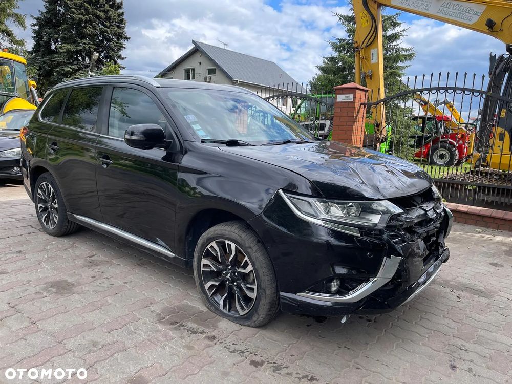 Mitsubishi Outlander Instyle NAVI + - 28
