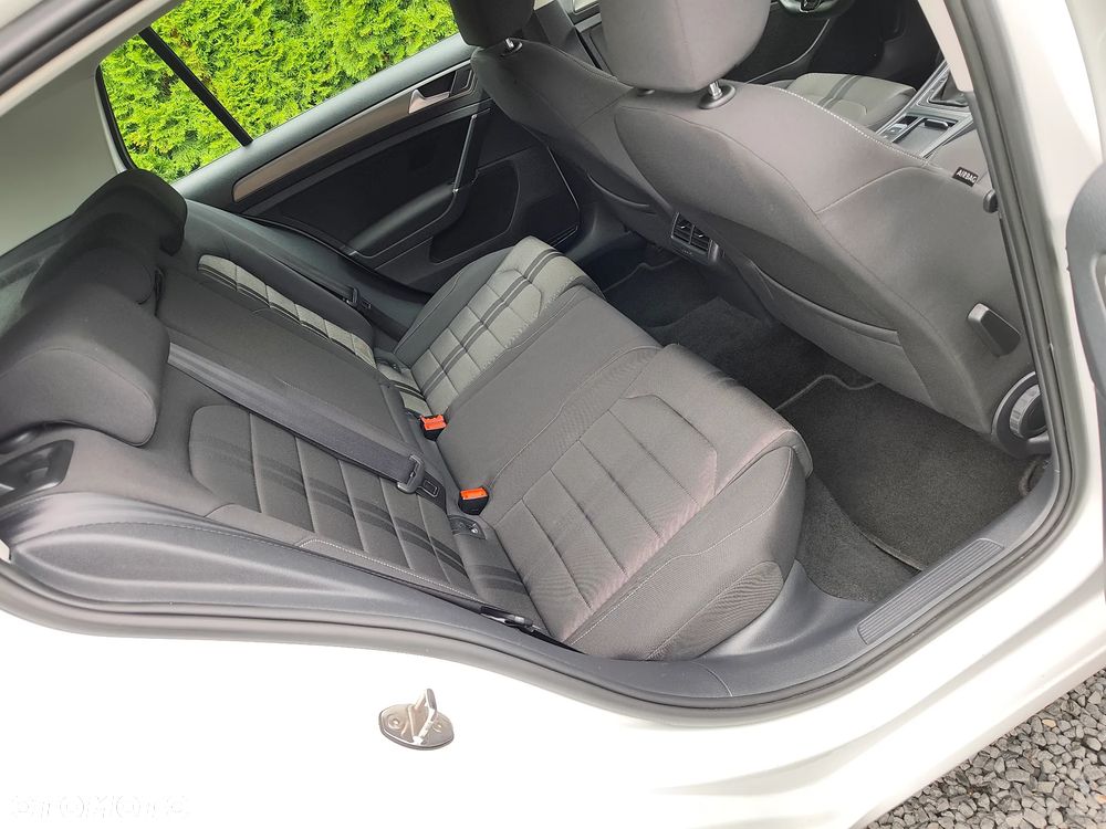 Volkswagen Golf - 23