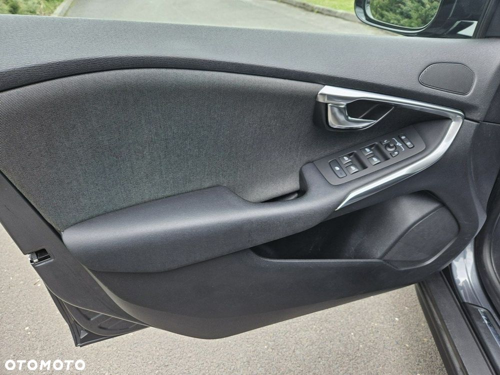 Volvo V40 Cross Country - 22