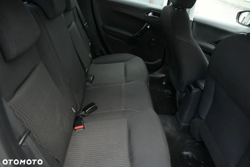 Peugeot 208 - 21