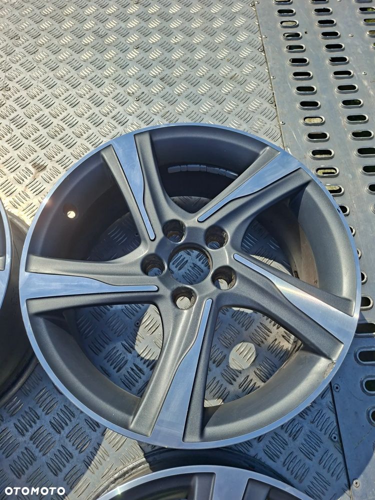 Volvo V40 II 12-19 Felgi aluminiowe 17" 5x108 komplet 31423521 - 3