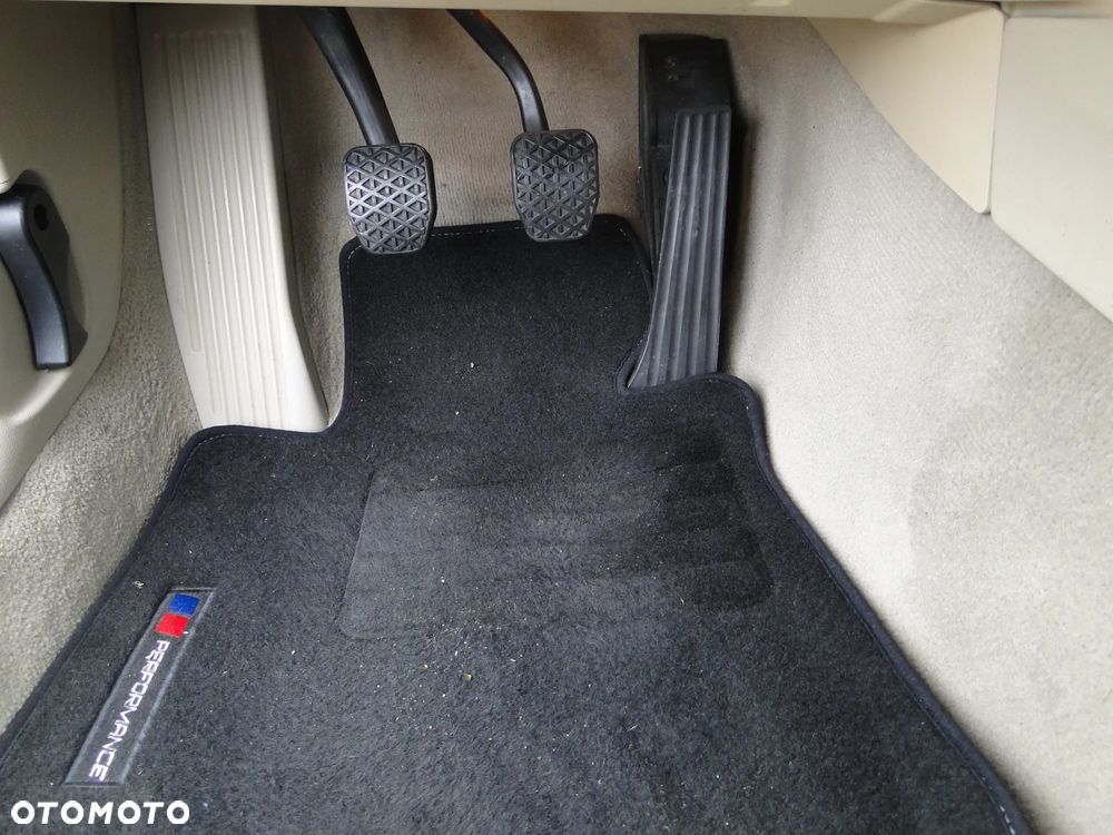 BMW Seria 3 320i - 40