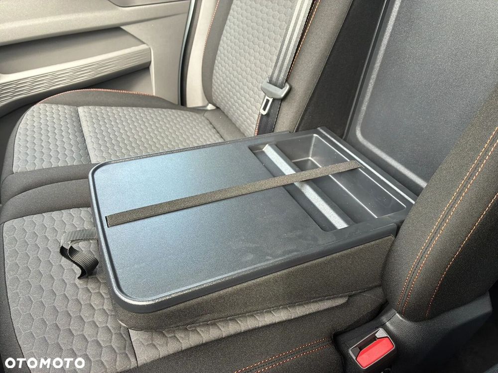 Volkswagen Caravelle - 39