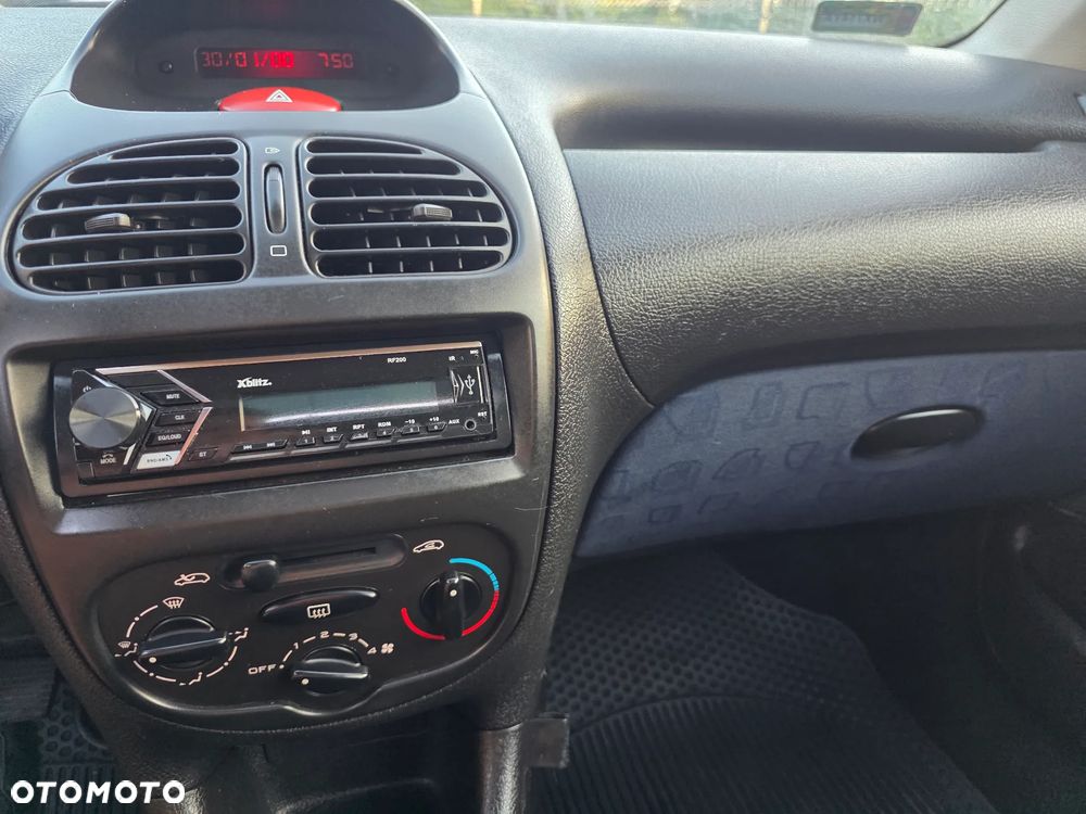 Peugeot 206 1.1 Color-Line - 10