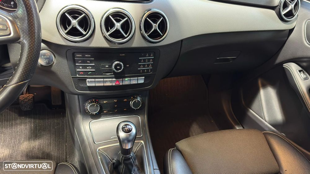 Mercedes-Benz B 180 d Urban - 32