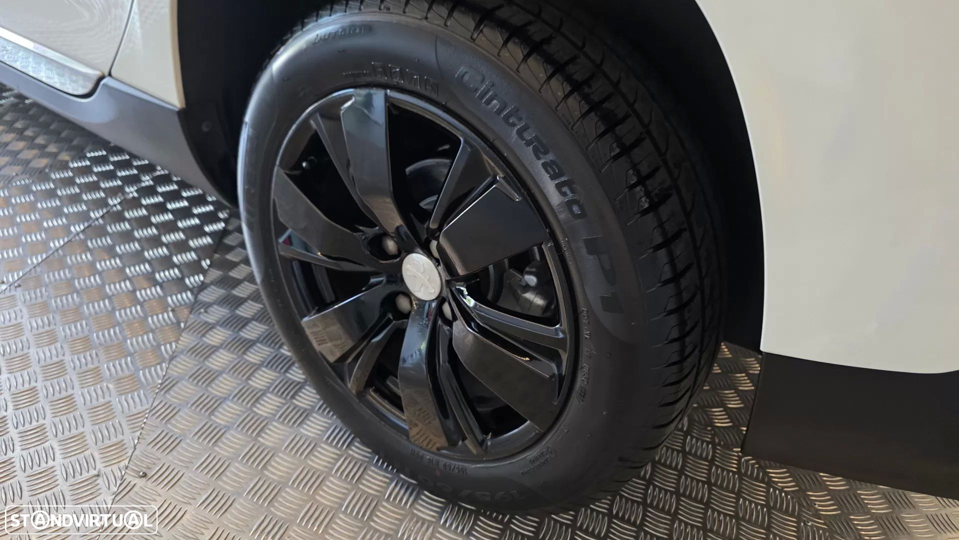 Peugeot 2008 1.4 HDi Allure - 31