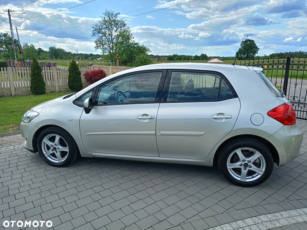 Toyota Auris 1.6 VVT-i Executive - 11