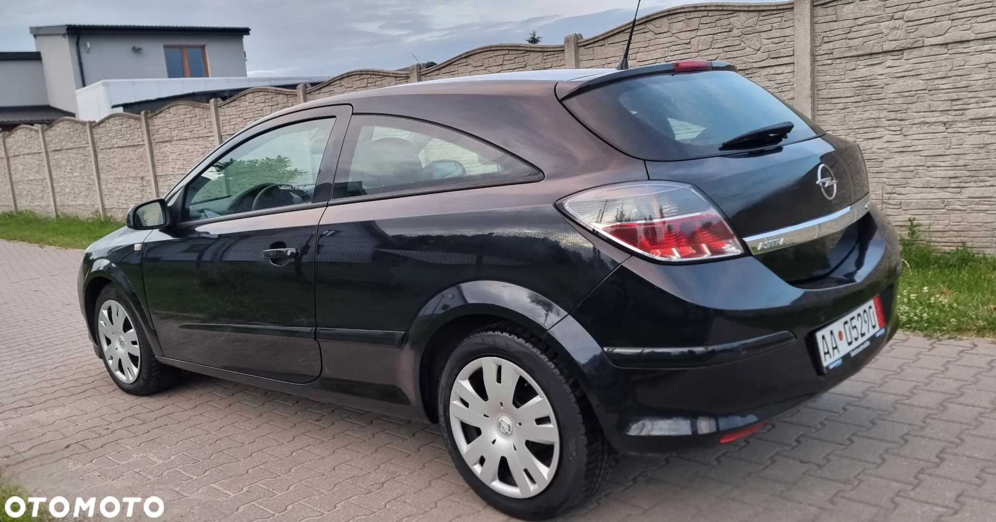 Opel Astra GTC 1.6 - 8