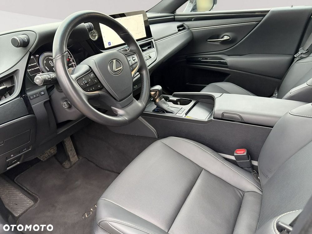 Lexus ES - 7