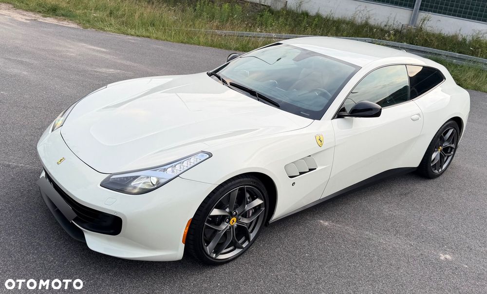 Ferrari GTC4Lusso - 4