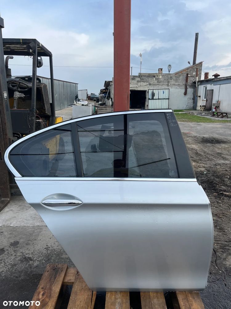 BMW 5 F10 DRZWI PRAWY TYŁ 354/7 SEDAN - 1