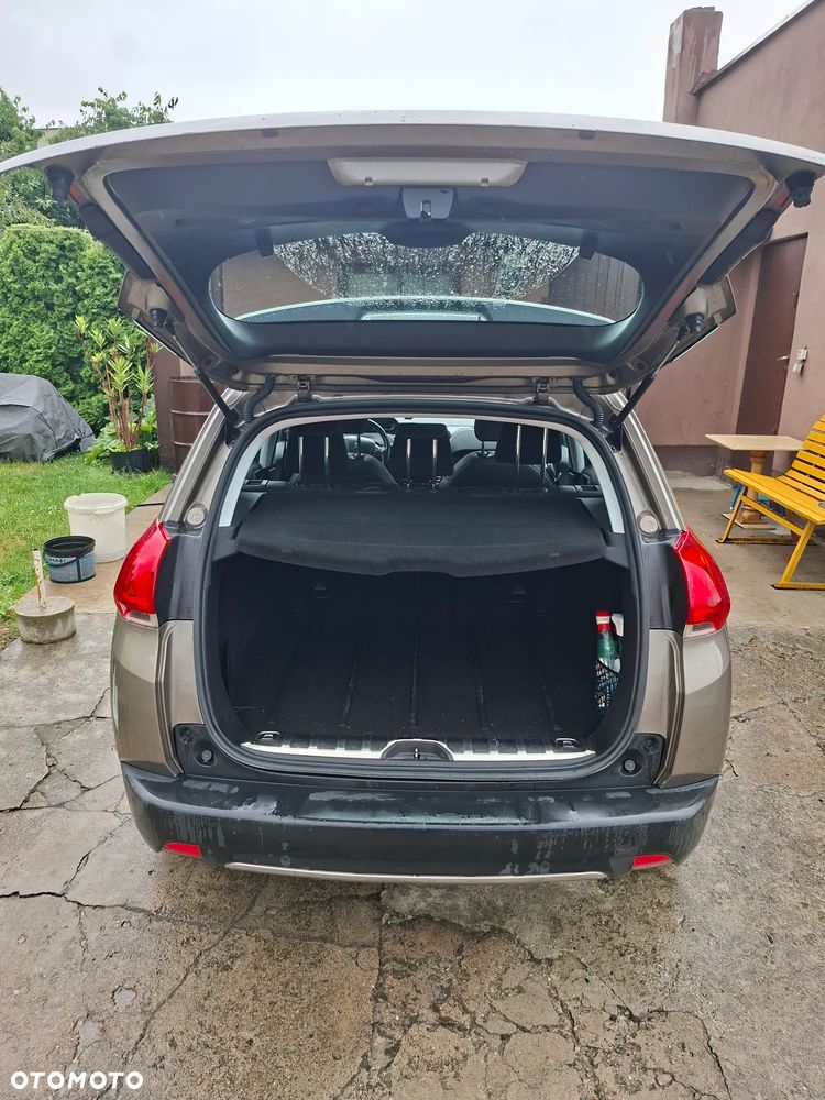 Peugeot 2008 1.6 e-HDi Allure S&S - 10