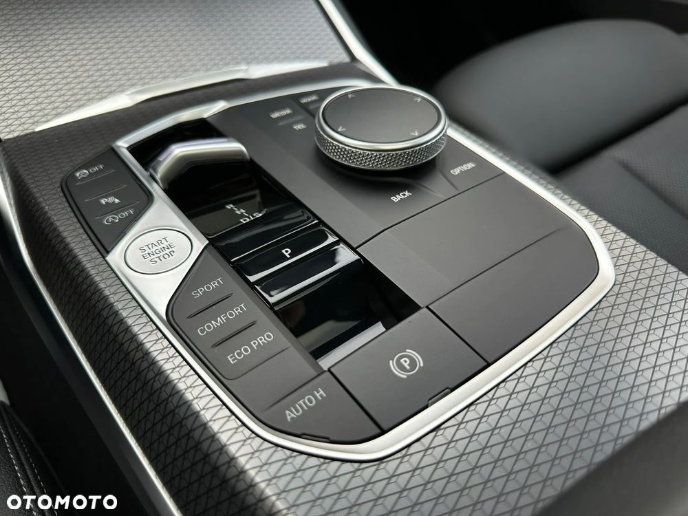 BMW Seria 3 318i M Sport - 31