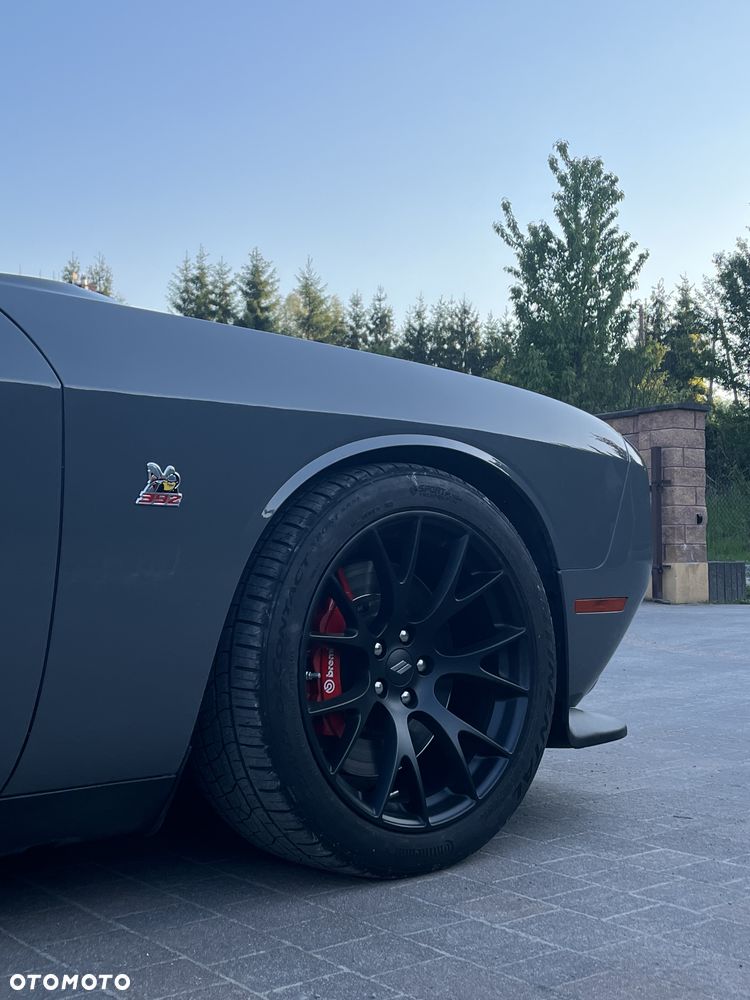 Dodge Challenger - 13