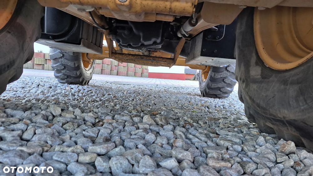 Caterpillar 432F3 - 18