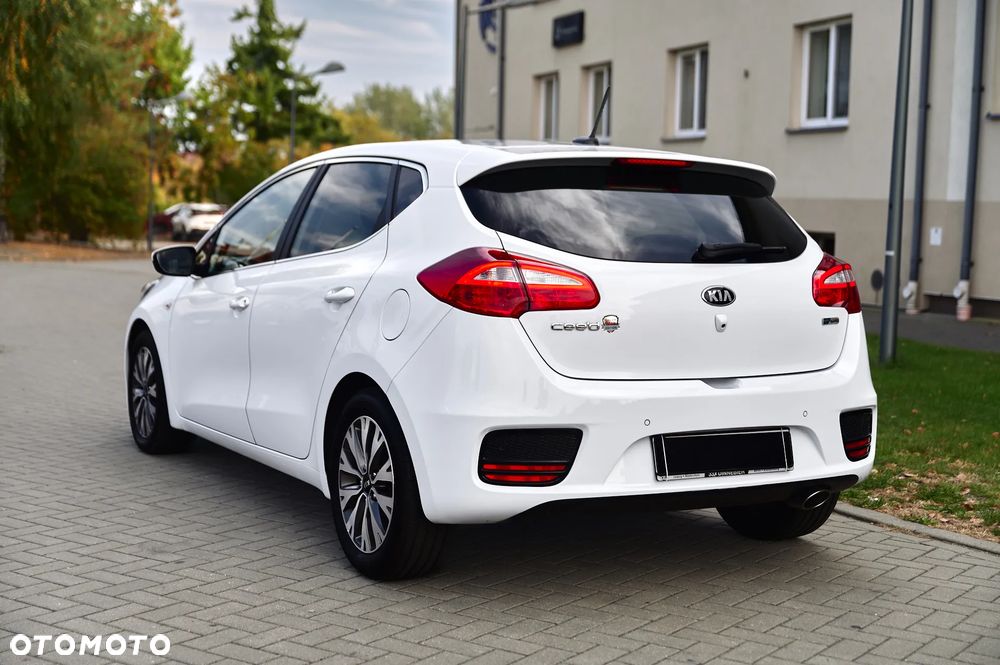 Kia Ceed 1.6 CRDi 136 ISG Dream Team Edition - 7