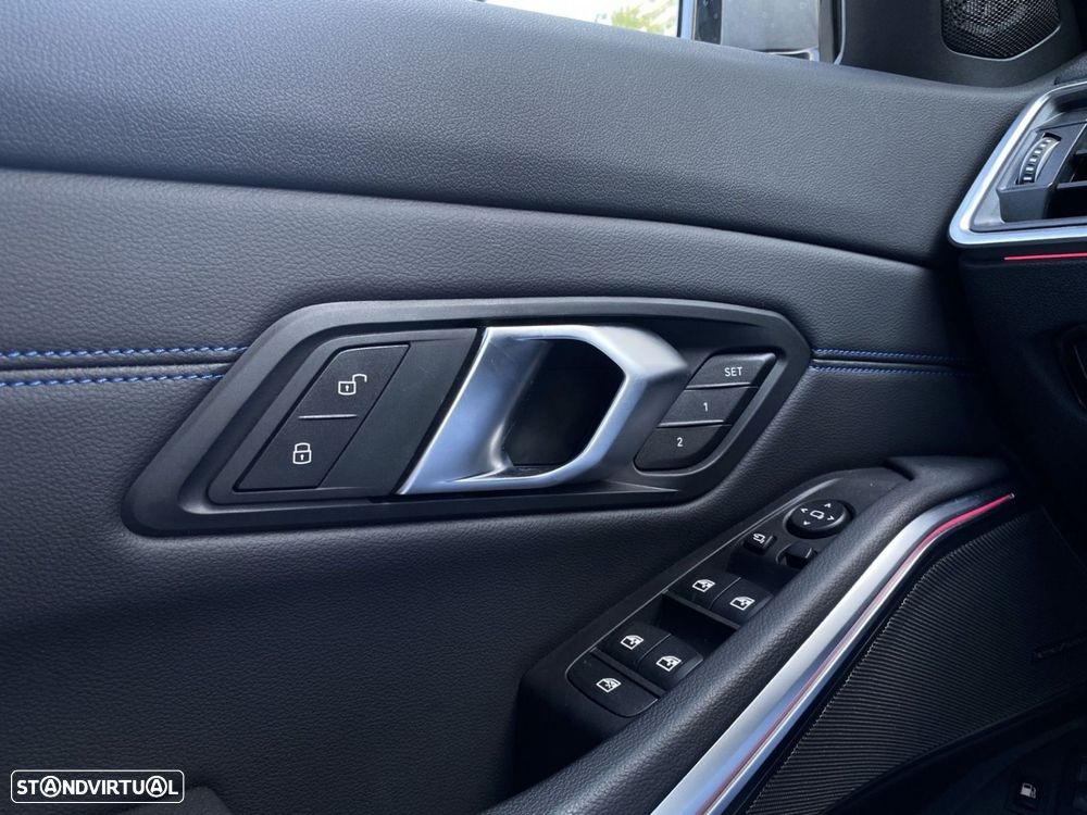 BMW 330 e Pack Desportivo M Pro Auto - 15