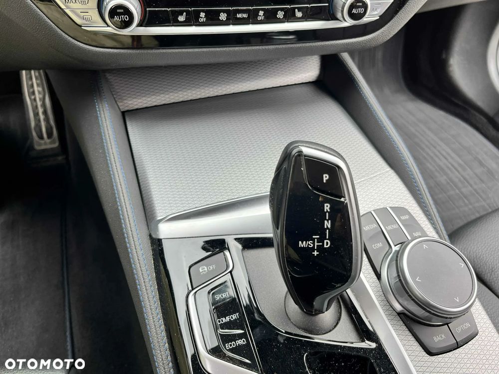 BMW Seria 5 530i Sport - 11
